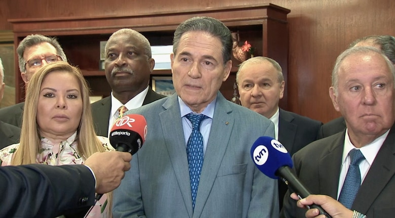 Administrador del Canal gana $26,666 al mes, por mandato de la junta directiva