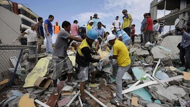 Presidente Correa reporta que sismo deja 233 muertos en Ecuador