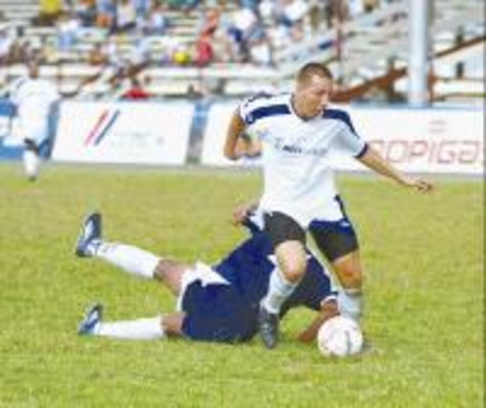 Foráneos se imponen a locales 4 goles a 3