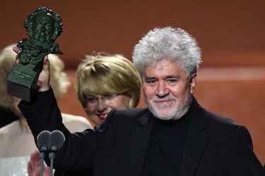 Pedro Almodóvar saborea la gloria en los premios Goya