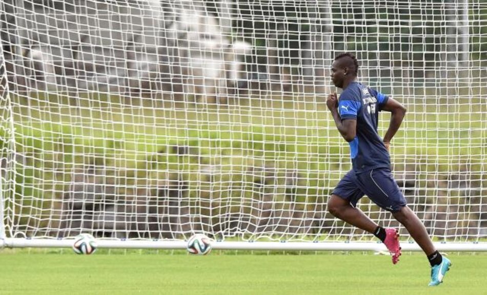 Golazo de Mario Balotelli: propone matrimonio a su novia