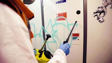 Un Bansky es borrado tras ser considerado un simple grafiti