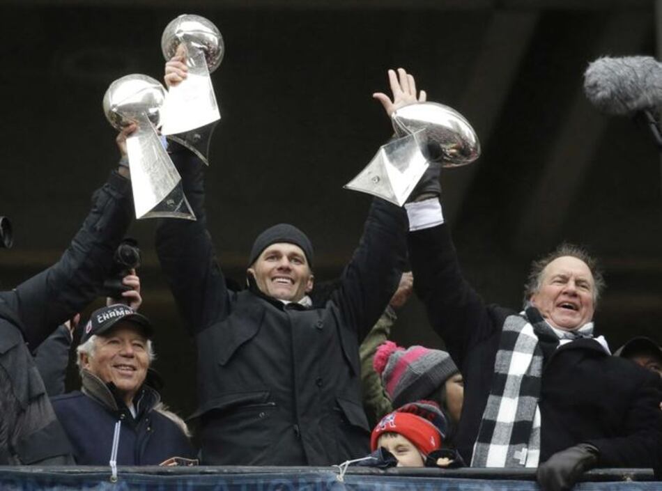 Bajo la nieve, Patriots celebran su quinto campeonato
