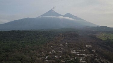 Tres volcanes activos mantienen en alerta a Guatemala