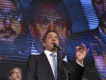 Mauricio Macri cierra campaña; Daniel Scioli busca remontar