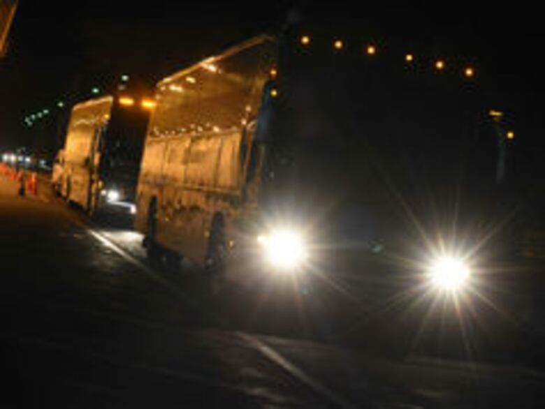 Migrantes cubanos viajan por Guatemala con destino a Estados Unidos