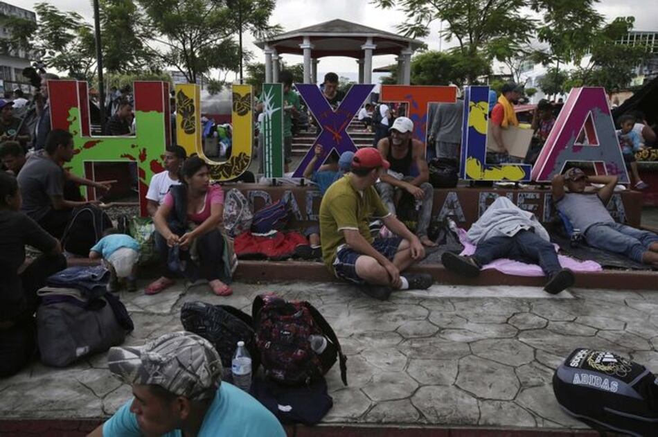 México: Autoridades fallan en su intento de cerrar paso a caravana de migrantes