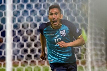 Ecuador rompe la perfección de Brasil y se mete en cuartos al empatar 1-1