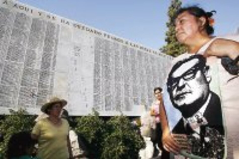 Chilenos se despiden del ex dictador Augusto Pinochet