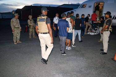 Migración deporta a 34 colombianos; uno era buscado por violencia en Estados Unidos