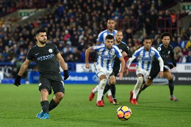 Con gol agónico de Sterling, Man City impone récord
