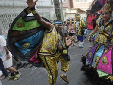Pese al zika, brasileños planean festejar el Carnaval en grande