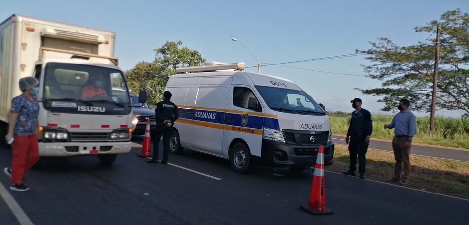 20 vehículos devueltos y varios aprehendidos en el puesto de control de Herrera