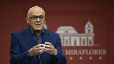 Gobierno venezolano dice que frustó atentados y acusa a presidente colombiano