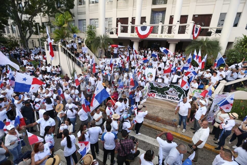 Minera Panamá pide a la Corte que declare que su contrato no es inconstitucional