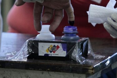 Gobierno y oposición miden fuerzas en comicios municipales de Venezuela