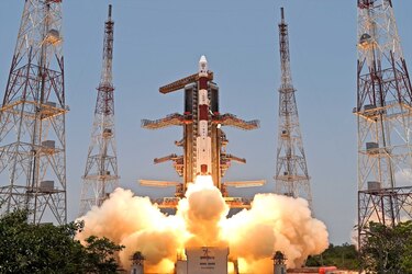 India lanza una sonda solar apenas unos días después de su exitoso alunizaje