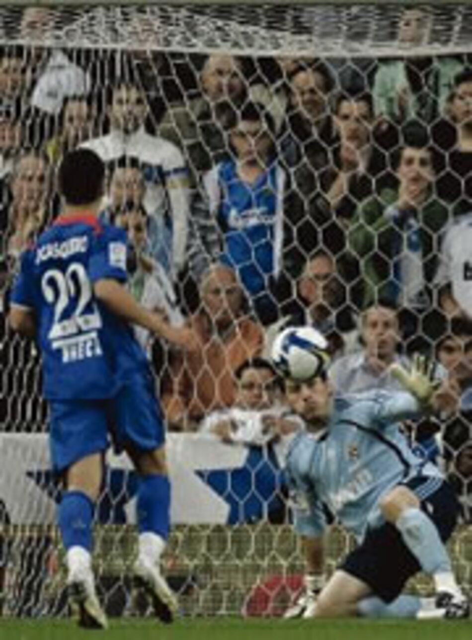 Critican a Casquero por manera de tirar penal