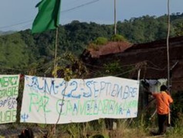 Indígenas siguen en vigilia; esperan al Presidente