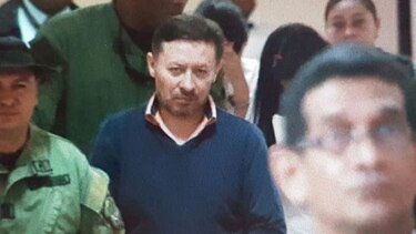 Seguirá detenido supuesto médico que aplicó tratamiento estético