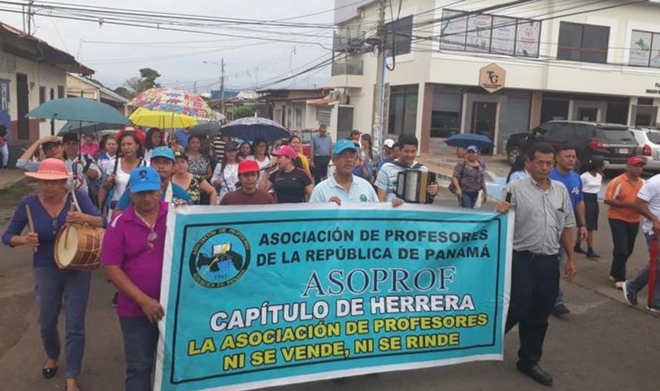 Siguen las protestas de los docentes del José Daniel Crespo
