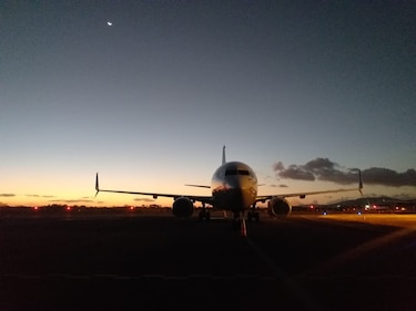 IATA advierte que conflicto en Medio Oriente podría encarecer los pasajes aéreos