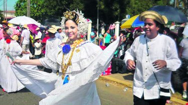 La pollera se tomó las calles del pueblo tableño