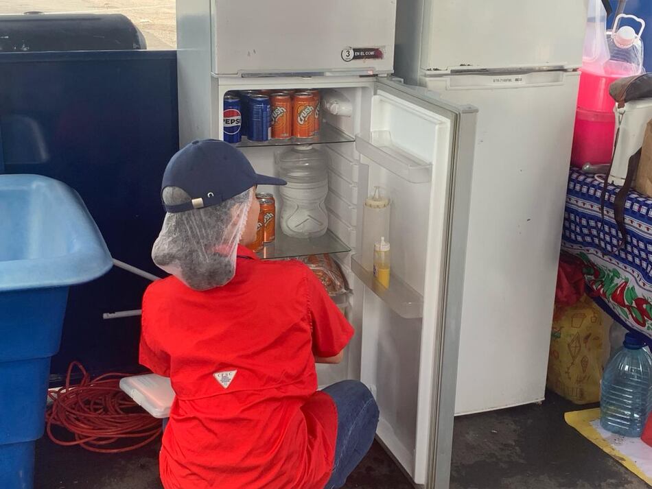 Decomisan cigarrillos y productos en descomposición en la cinta costera