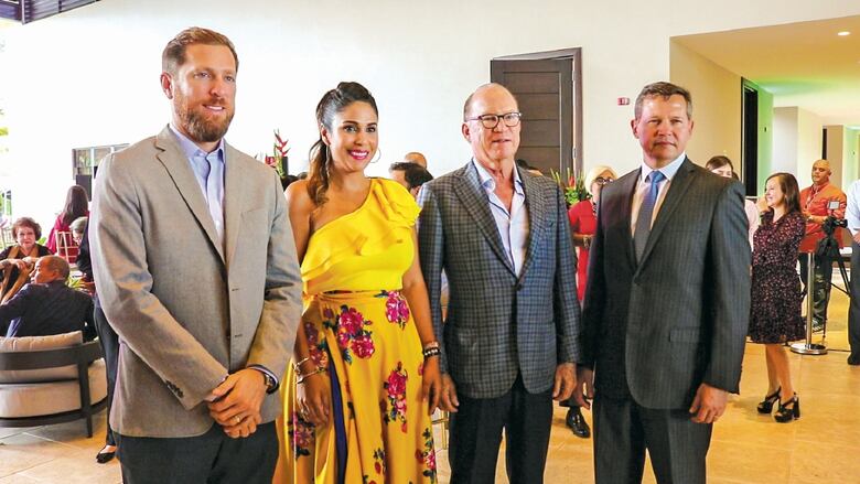 Grupo Roble realiza la apertura de Hole in One Club House del proyecto Golf Gardens