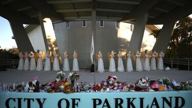 Trump se reunirá con víctimas de la masacre en Florida
