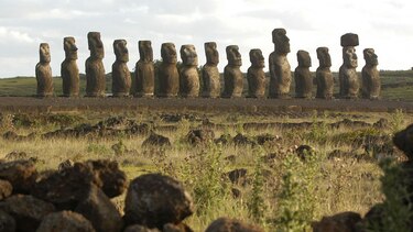 ‘Algún día volverán al océano’: la lenta destrucción de los moái en la Isla de Pascua