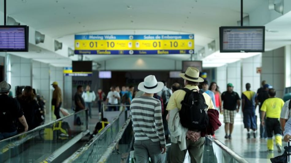 Impuesto de salida será de 50 dólares el otro año