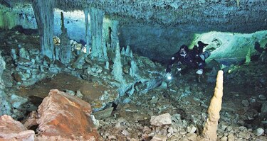 Descubren minas de ocre de hace 12 mil años en cuevas acuáticas