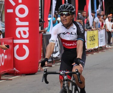 Stiver Ortiz gana etapa; Chaparro sigue de líder