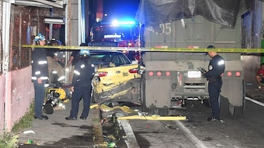 Camión articulado choca con más de 30 vehículos en El Chorrillo; hay un muerto