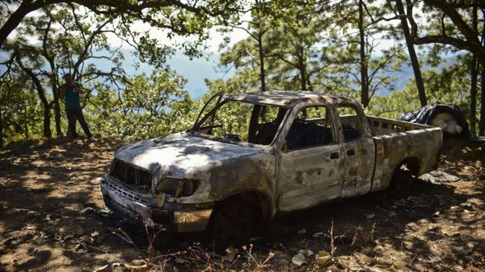 Caza de 'El Chapo' deja casas baleadas y misterioso rancho custodiado