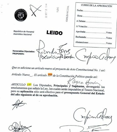 Los diputados impulsan una propuesta que les garantiza un aumento de salario