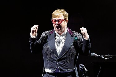 Elton John y Britney Spears unen talentos para componer un nuevo tema
