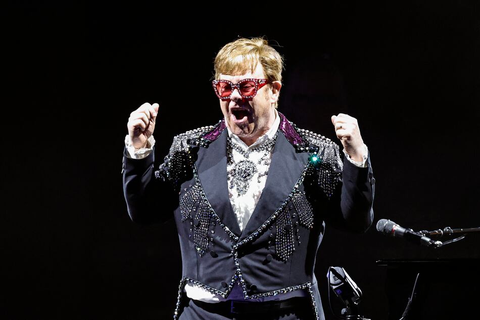 Elton John y Britney Spears unen talentos para componer un nuevo tema