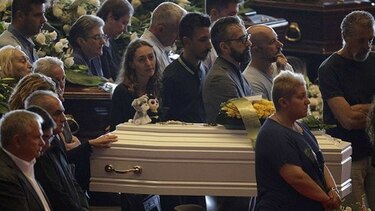 Italia despide en ceremonia sobria a víctimas del puente derrumbado en Génova