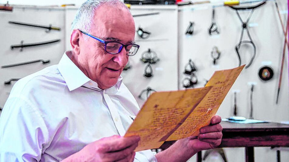 Subastan cartas de Carlos Gardel