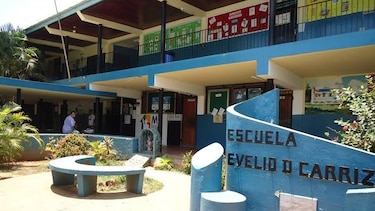 Docentes de escuela en Chitré exigen mejoras; están en paro