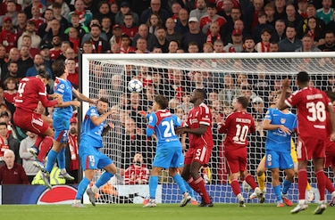 Van Dijk arruina la proeza de Llorente y del Atlético de Madrid