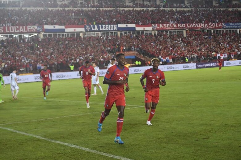 La prensa costarricense no perdona a su selección de fútbol