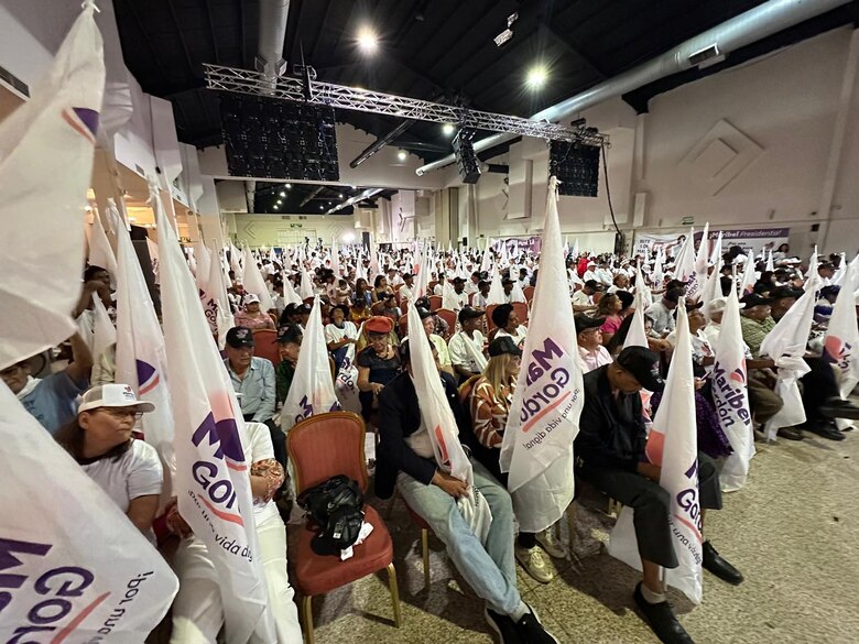 ‘El pueblo será gobierno’: Maribel Gordón cierra su campaña con promesas de justicia y cárcel para los corruptos