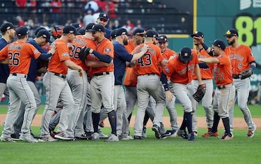 Astros apalean 11-3 a Indios y barren la serie divisional
