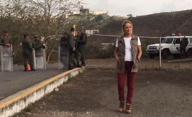 Leopoldo López es visitado por sus hijos; prohíben ingreso de Tintori