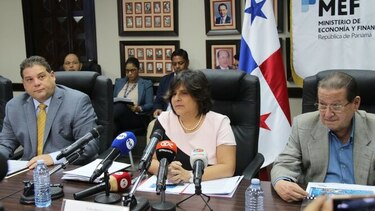 Déficit fiscal asciende a 966 millones de dólares en el primer trimestre del año