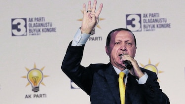 Recep Tayyip Erdogan es reelecto líder del oficialismo