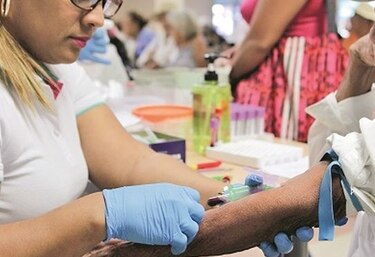 Auxiliares y asistentes de laboratorio del sector salud reclaman reajuste de categoría